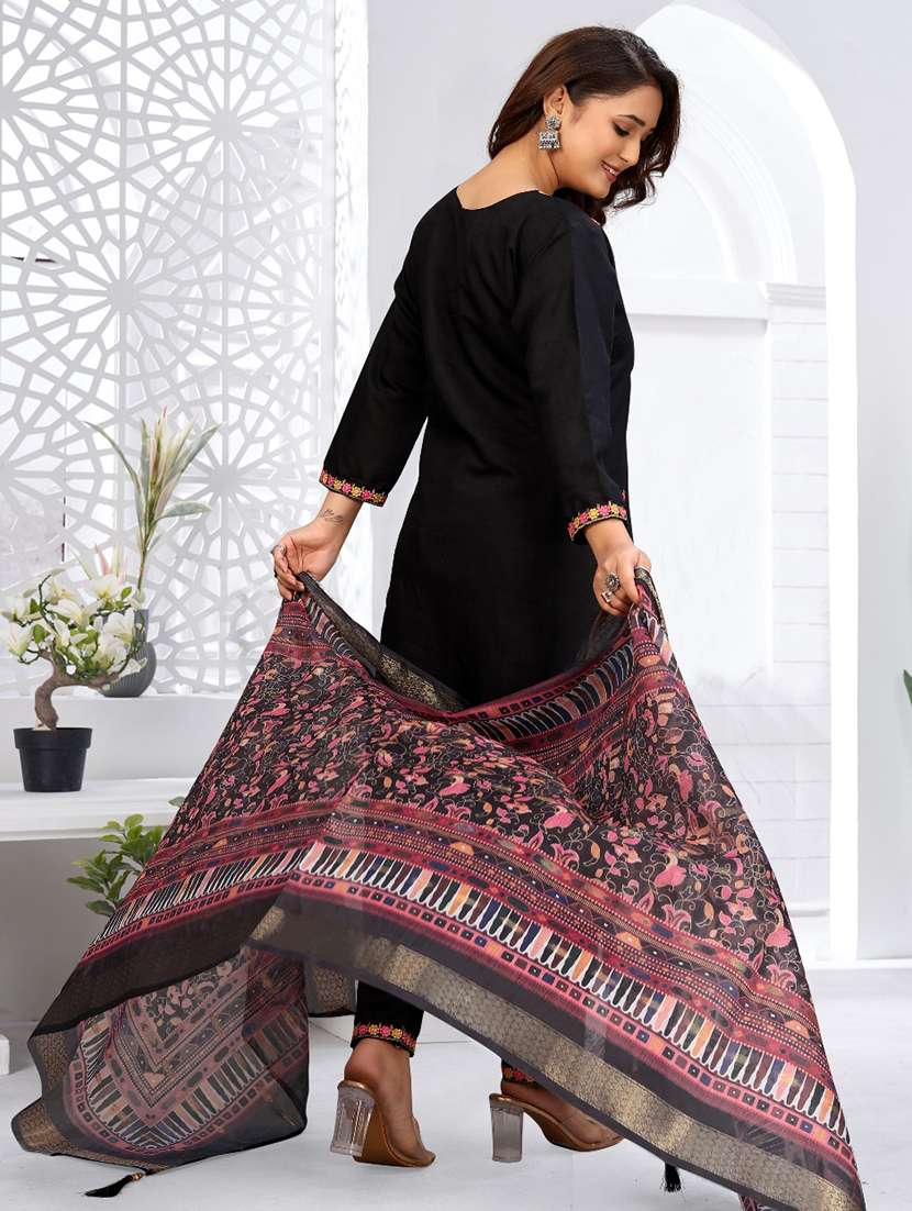 women three quarter sleeve kurta pant with dupatta set - 21981855 - Standard Image - 4