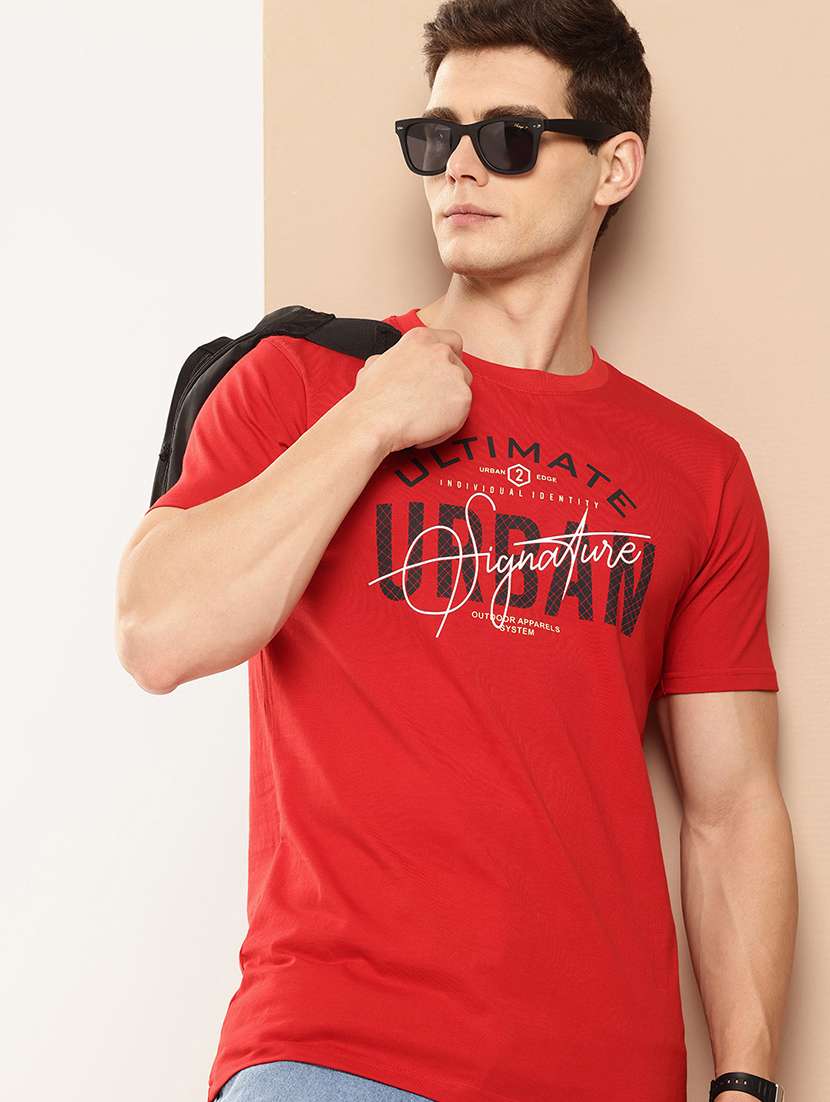 men chest print round neck regular fit t-shirt
