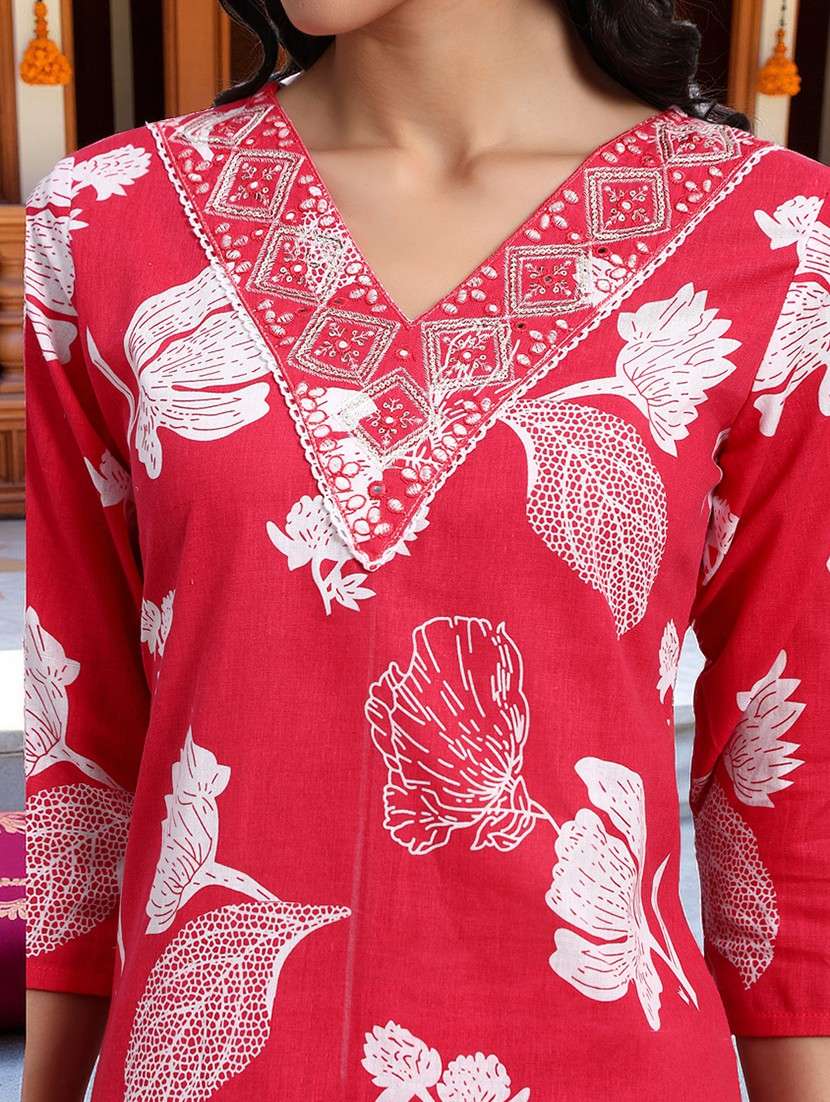 women three quarter sleeve kurta pant with dupatta set - 21982277 - Standard Image - 4
