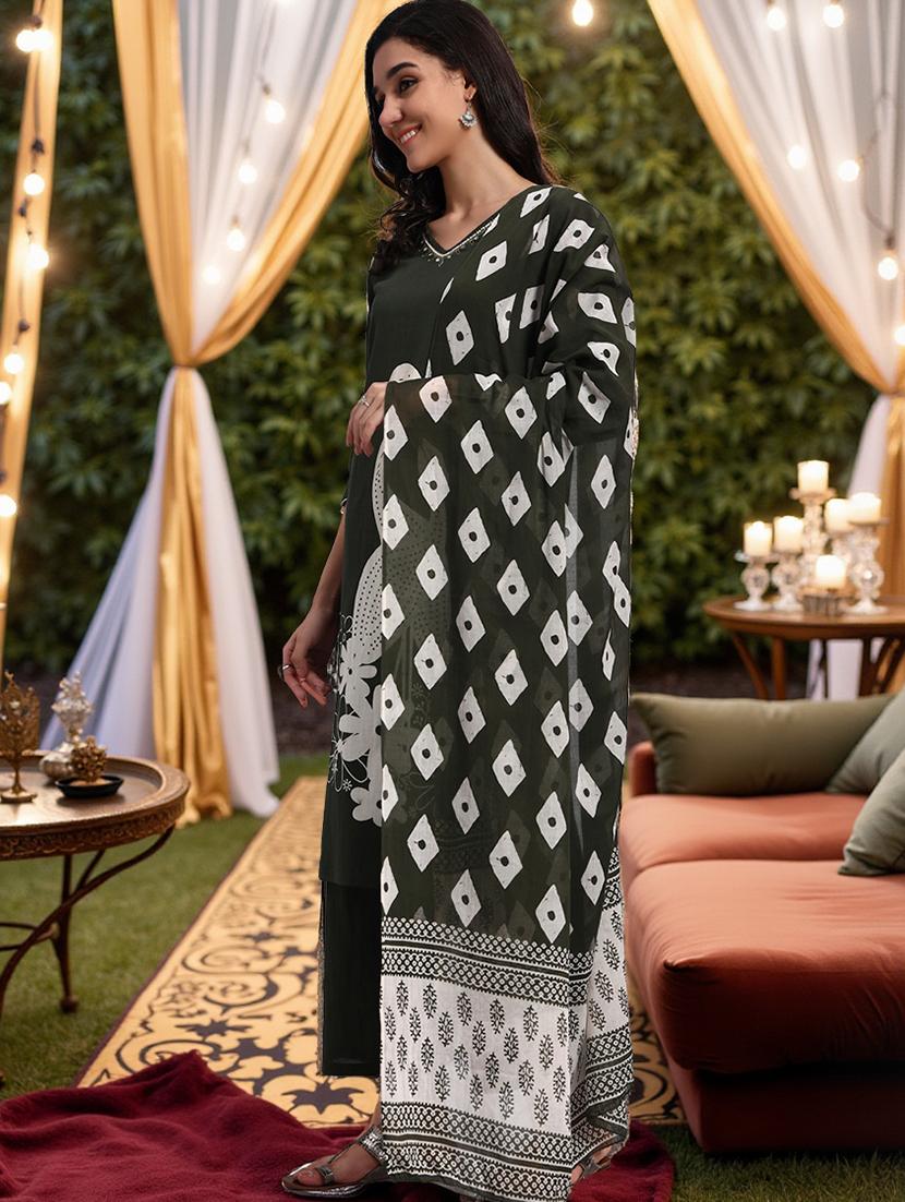 women three quarter sleeve kurta pant with dupatta set - 21982279 - Standard Image - 1
