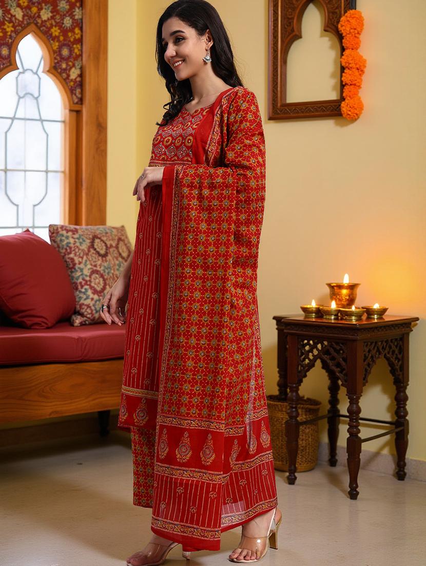 women three quarter sleeve kurta palazzo with dupatta set - 21982286 - Standard Image - 1