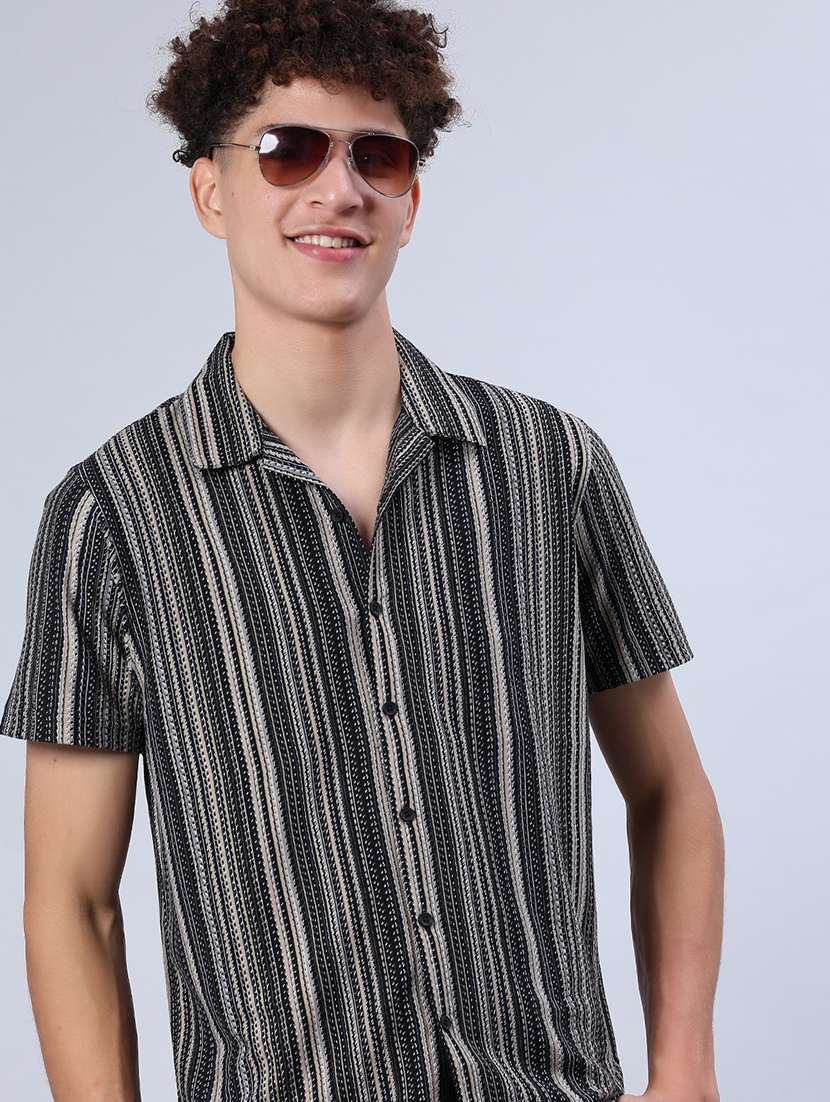 men self design short sleeve regular fit casual shirt