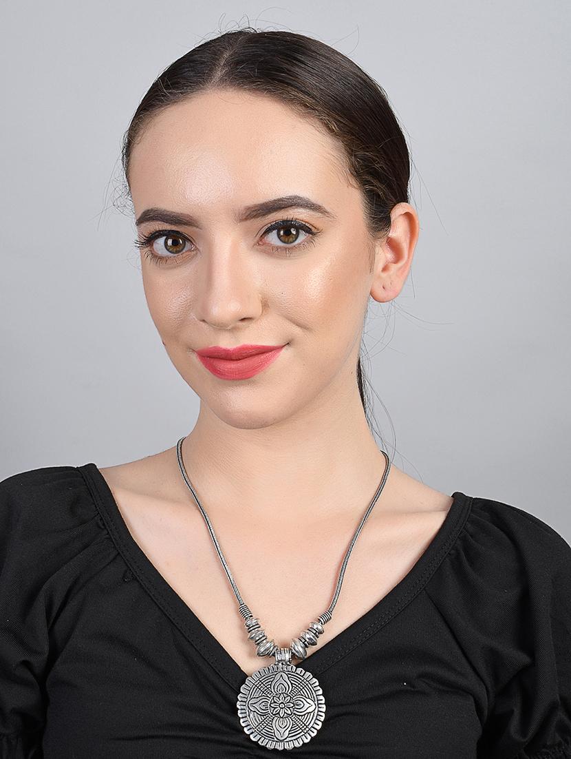 ethnic tribal handmade fashion necklace - 21982917 - Standard Image - 1