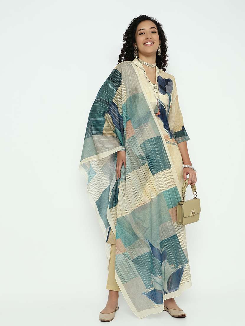 women three quarter sleeve kurta pant with dupatta set - 21982945 - Zoom Image - 0