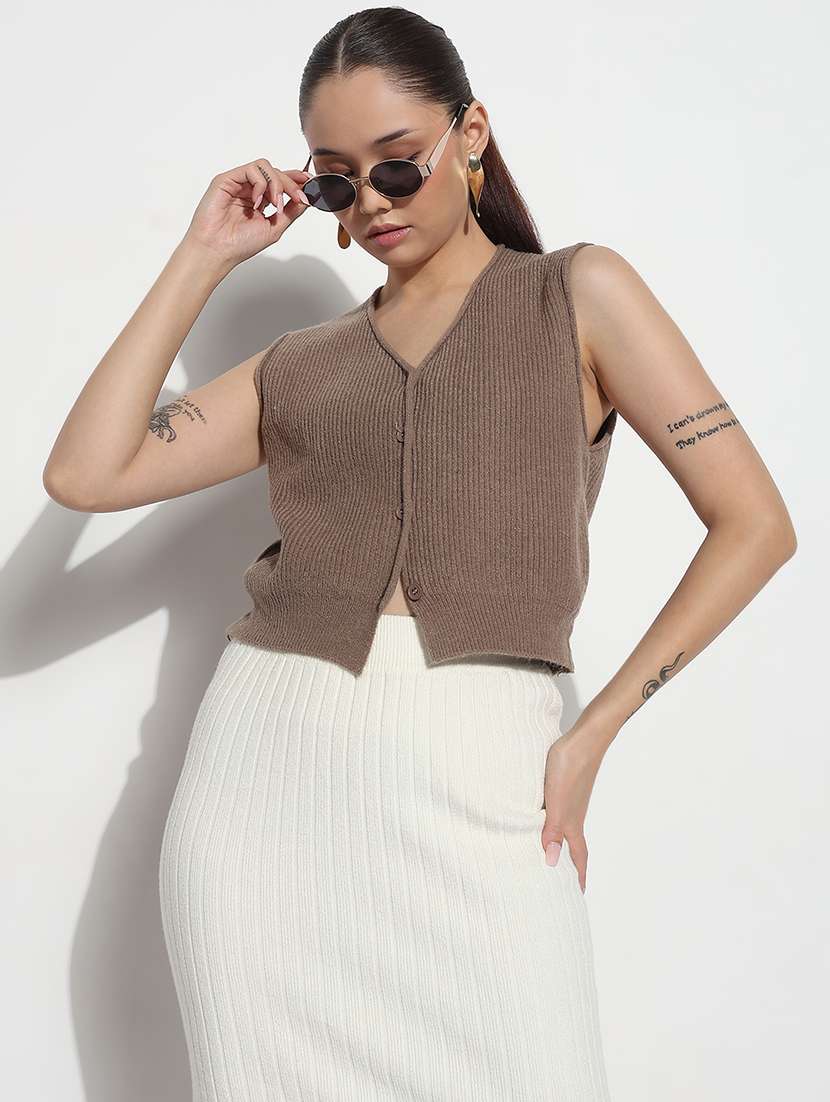 women self designed sleeveless kintted top