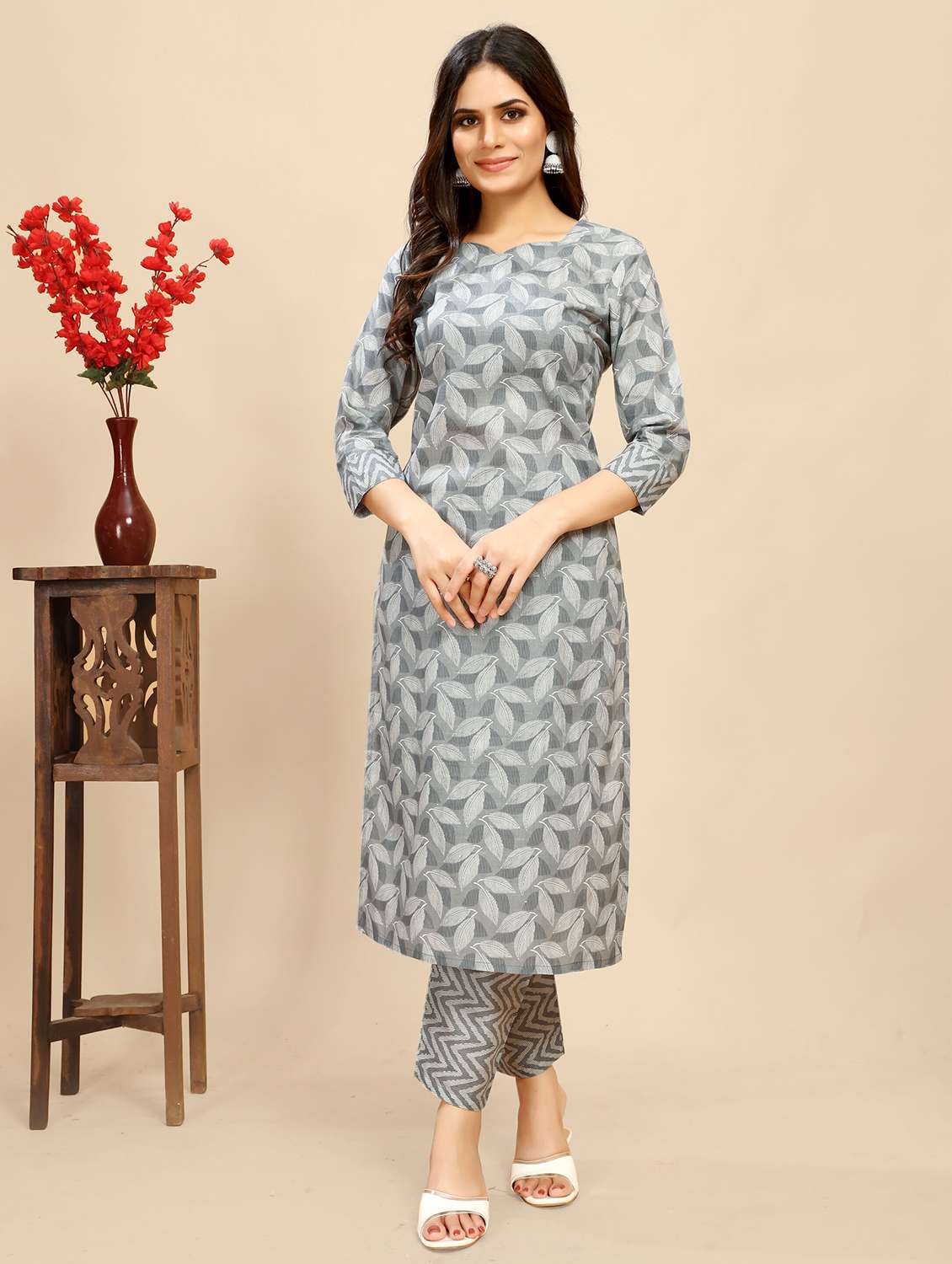 women printed three quarter sleeve kurta pant set