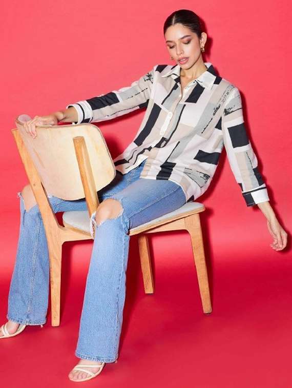 women printed long sleeve collared shirt - 21983494 -  Standard Image - 4