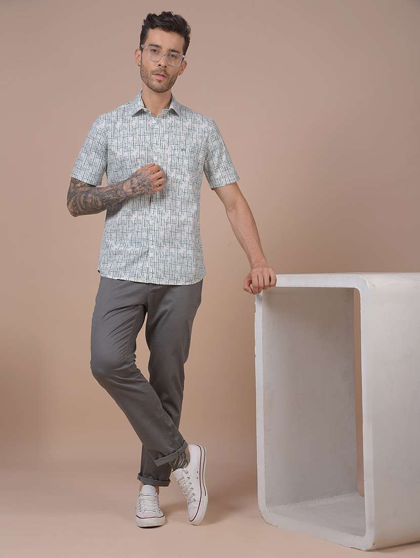 men solid mid rise straight fit chinos - 21985025 - Standard Image - 4