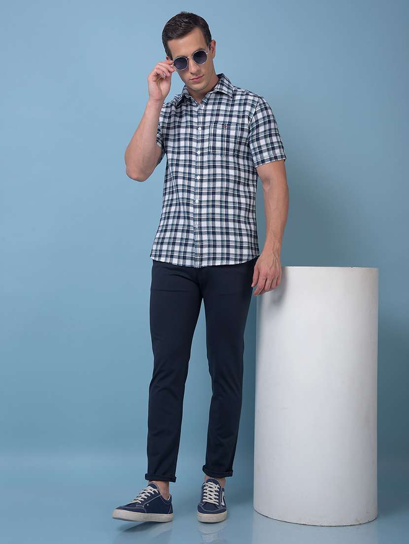 men solid mid rise slim fit chinos  - 21985035 -  Standard Image - 4