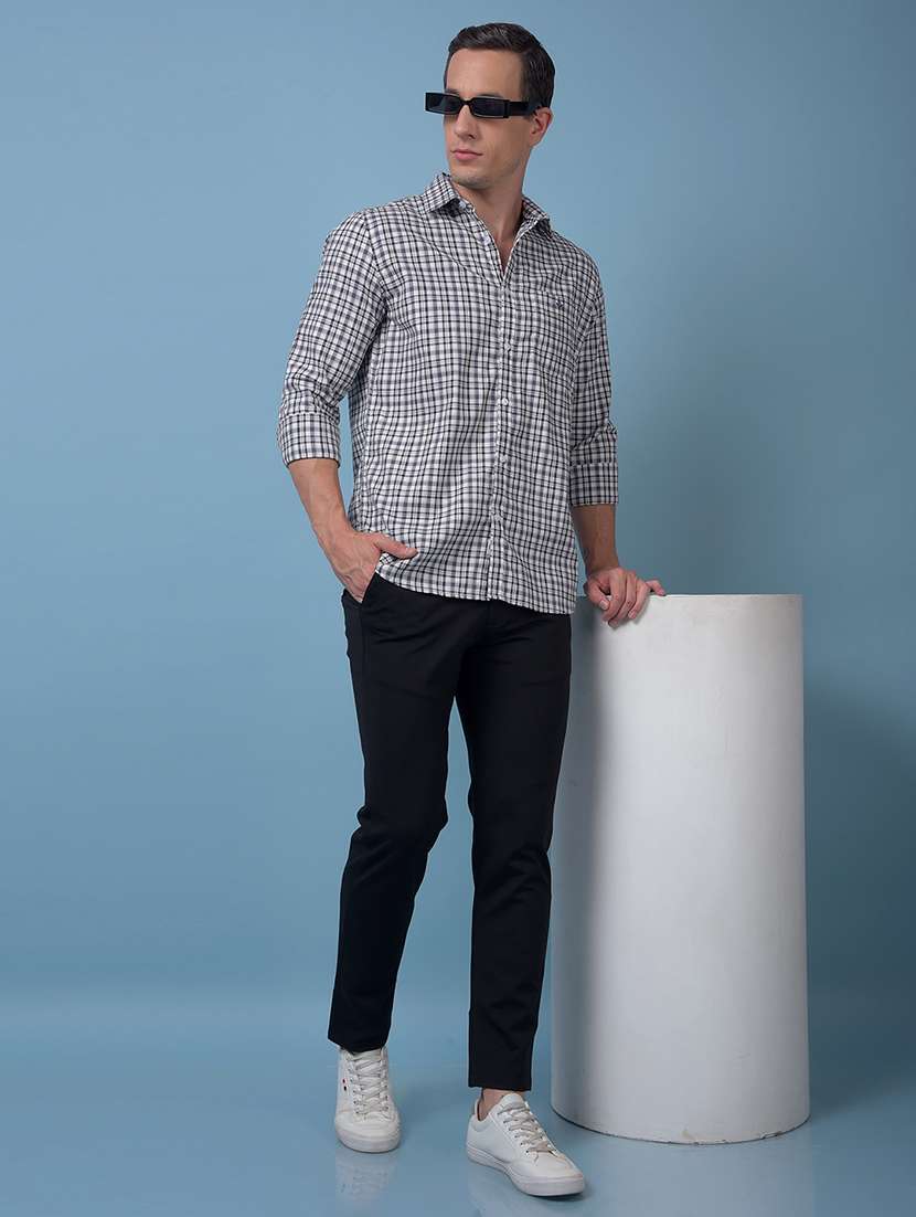 men solid mid rise slim fit chinos  - 21985036 -  Standard Image - 4