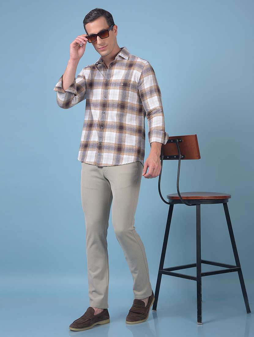 men solid mid rise slim fit chinos  - 21985037 -  Standard Image - 4