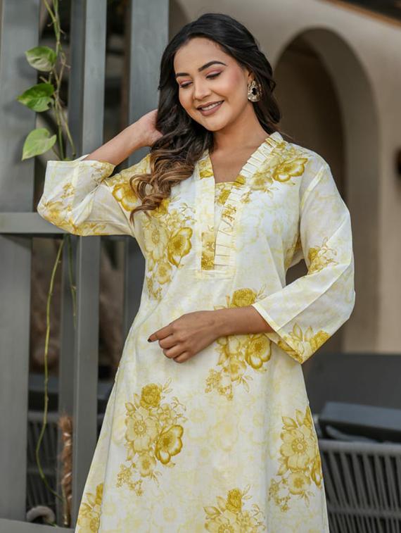 women floral three quarter sleeve kurta pant set - 21985493 - Standard Image - 4
