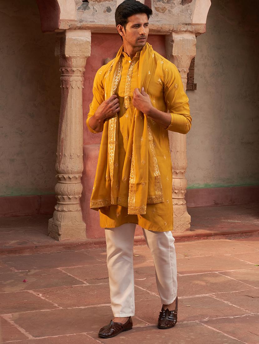 men embroidered kurta and pyjama set with chunni - 21985993 - Standard Image - 4