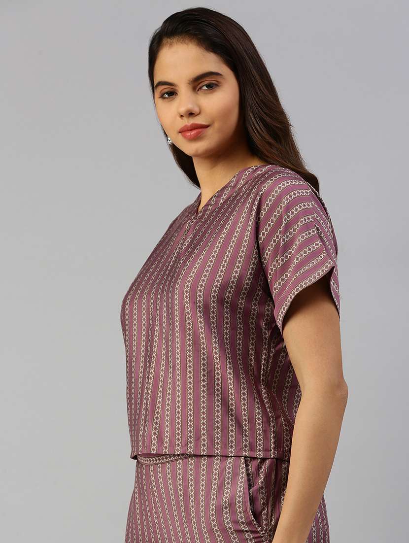 women geometric print short sleeve crop top - 21986228 - Standard Image - 1