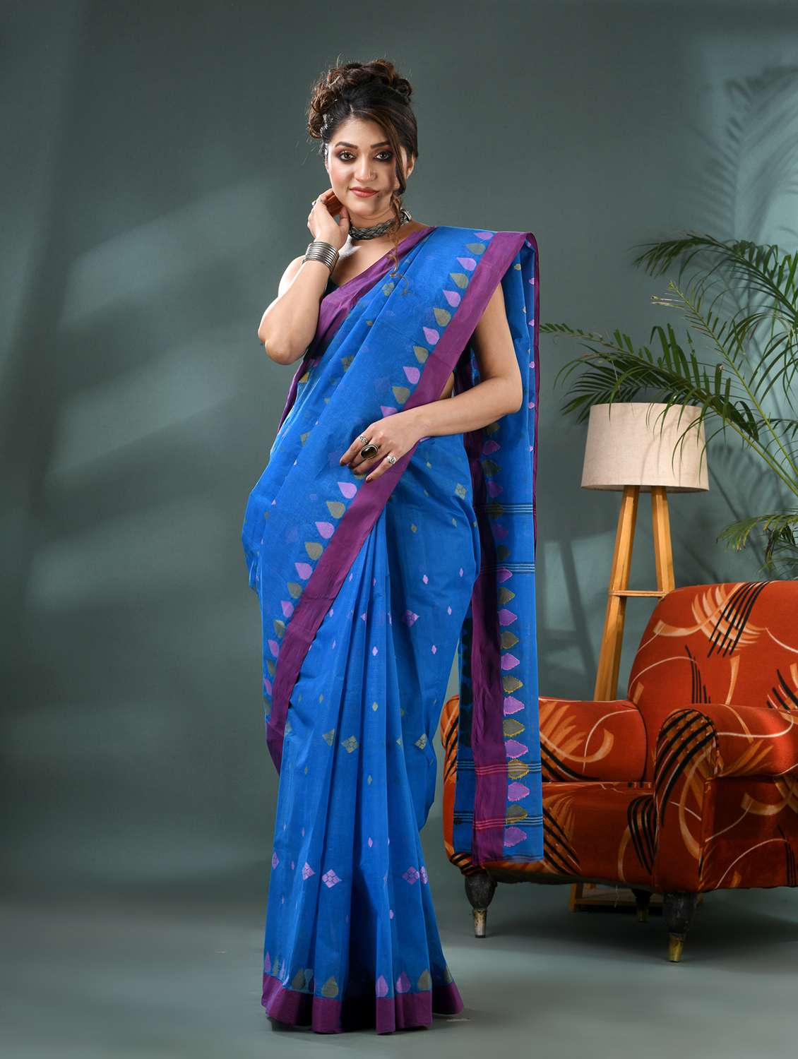 women self design handloom saree - 21986582 - Standard Image - 1