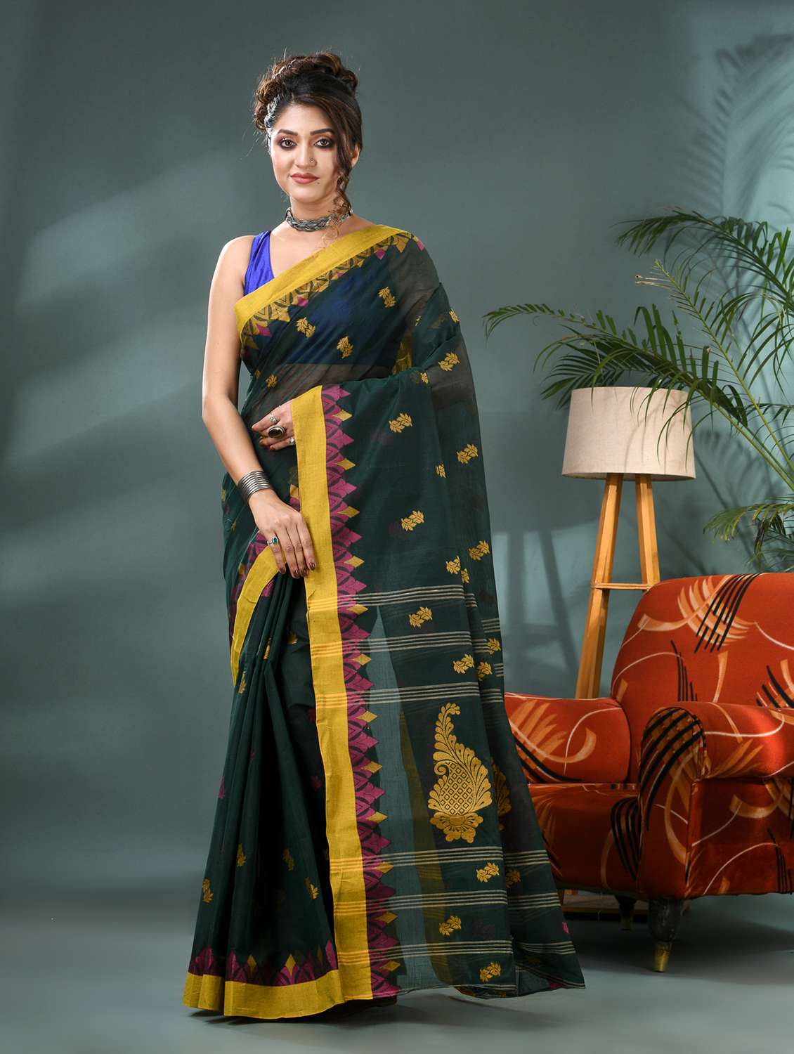 women self design handloom saree - 21986585 - Standard Image - 1