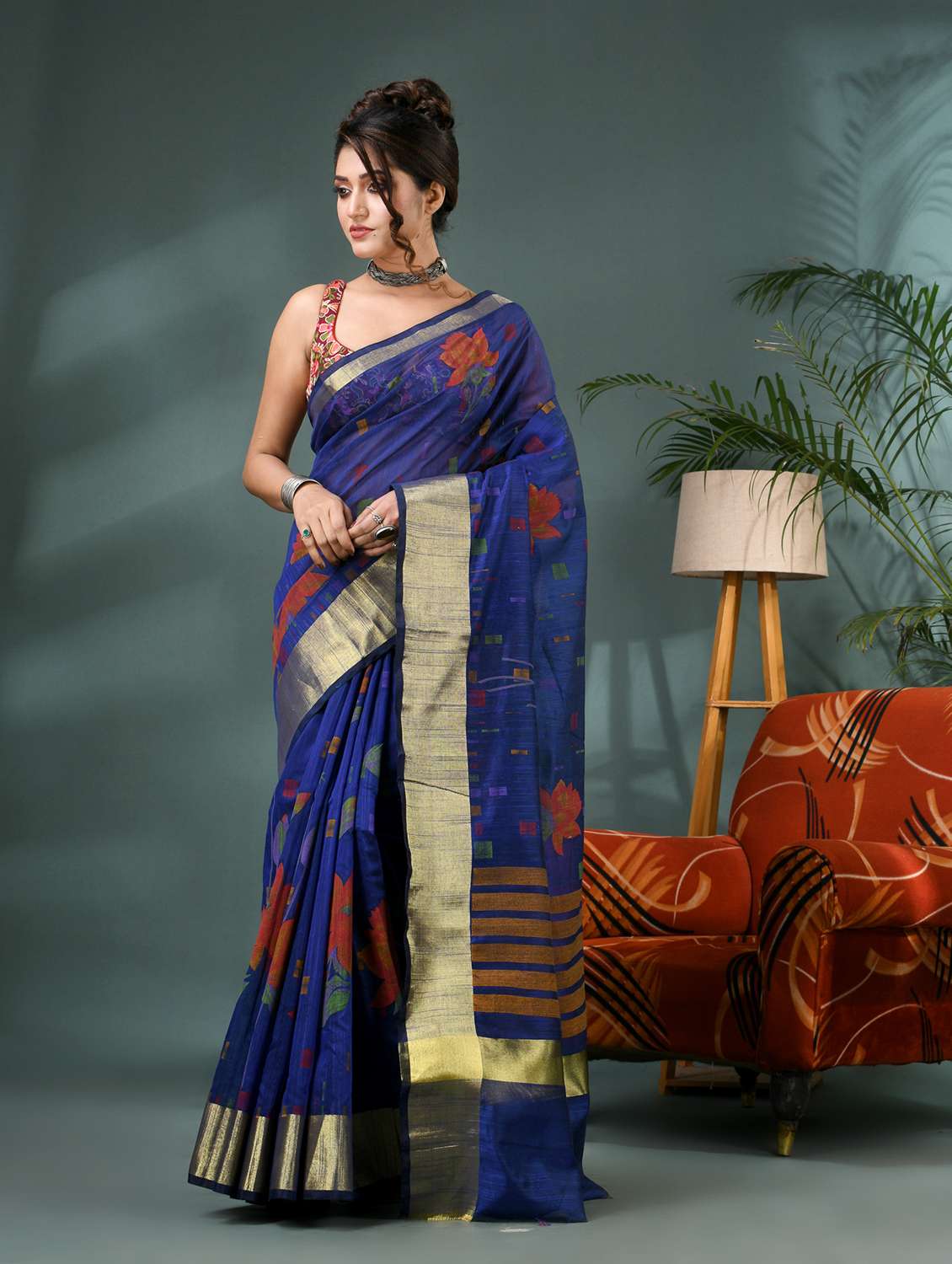 women self design handloom saree with blouse - 21986587 -  Standard Image - 1