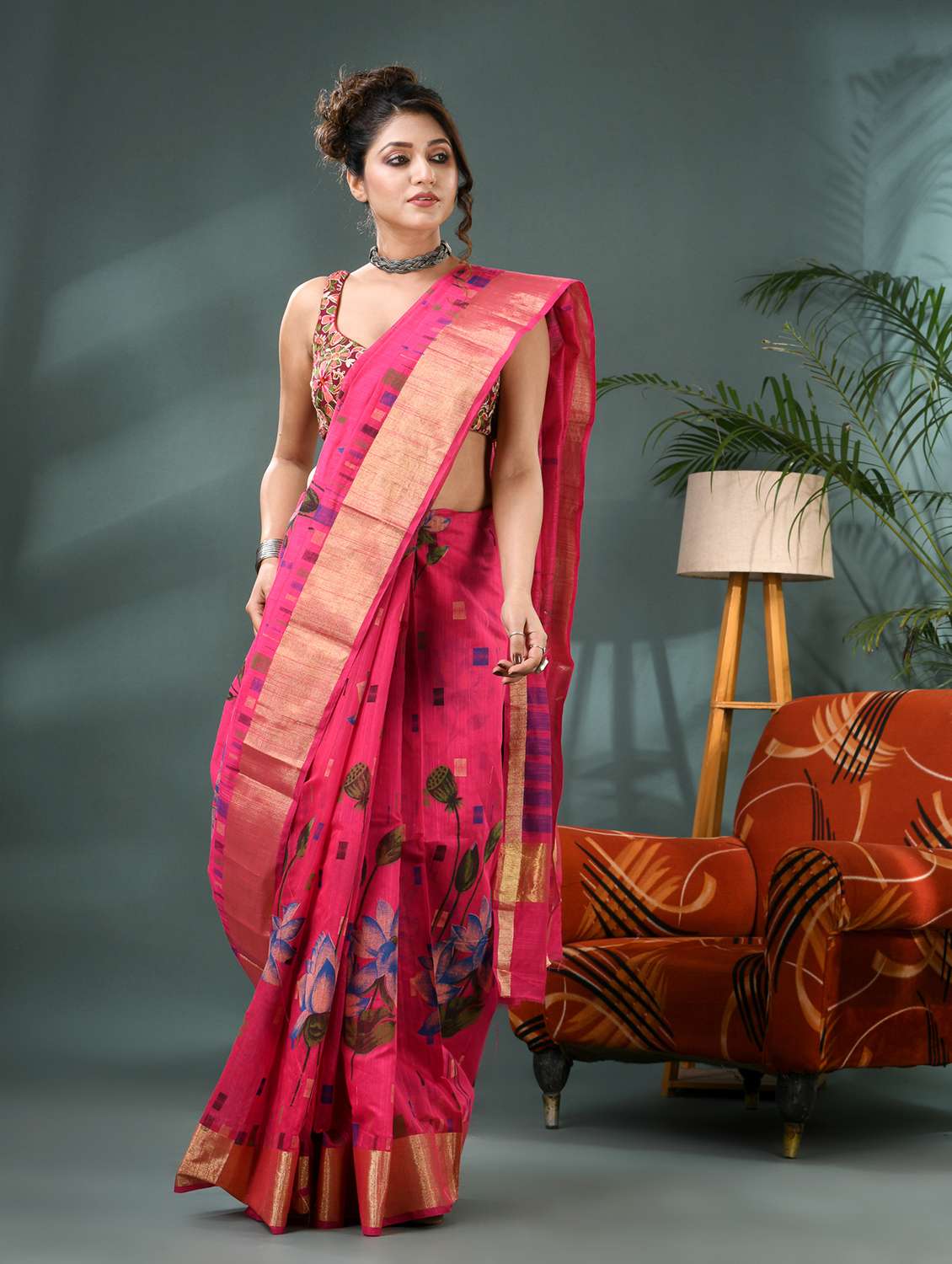 women self design handloom saree with blouse - 21986589 -  Standard Image - 1