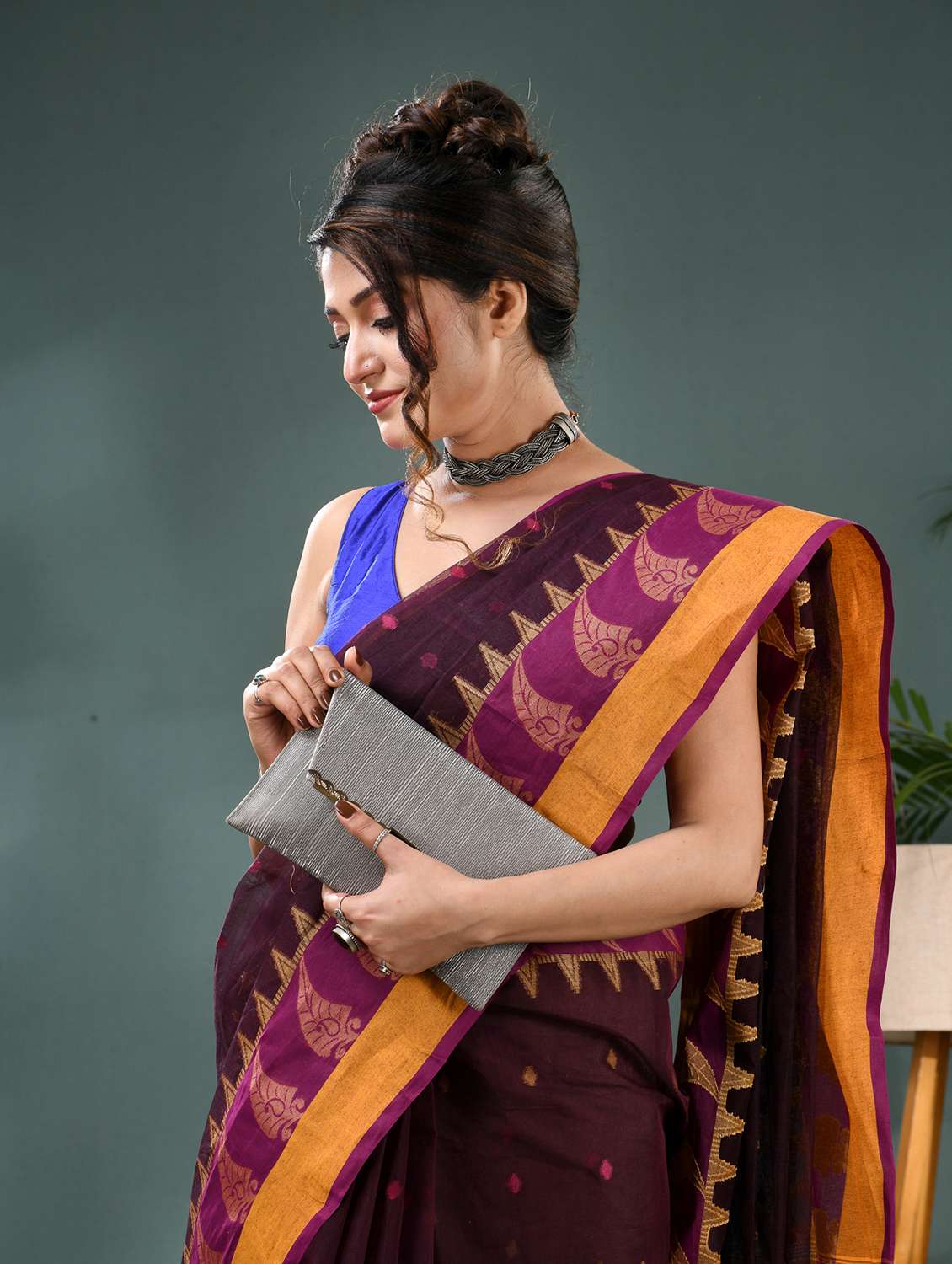 women self design handloom saree - 21986591 - Standard Image - 4