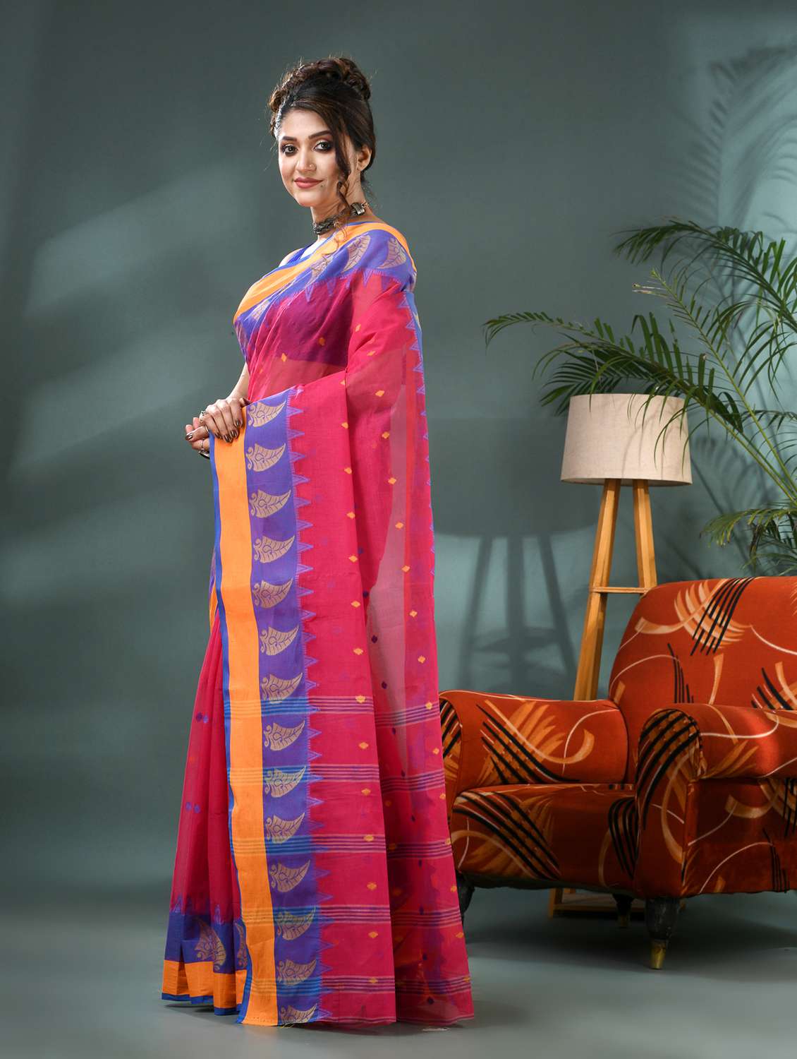 women self design handloom saree - 21986592 - Standard Image - 1