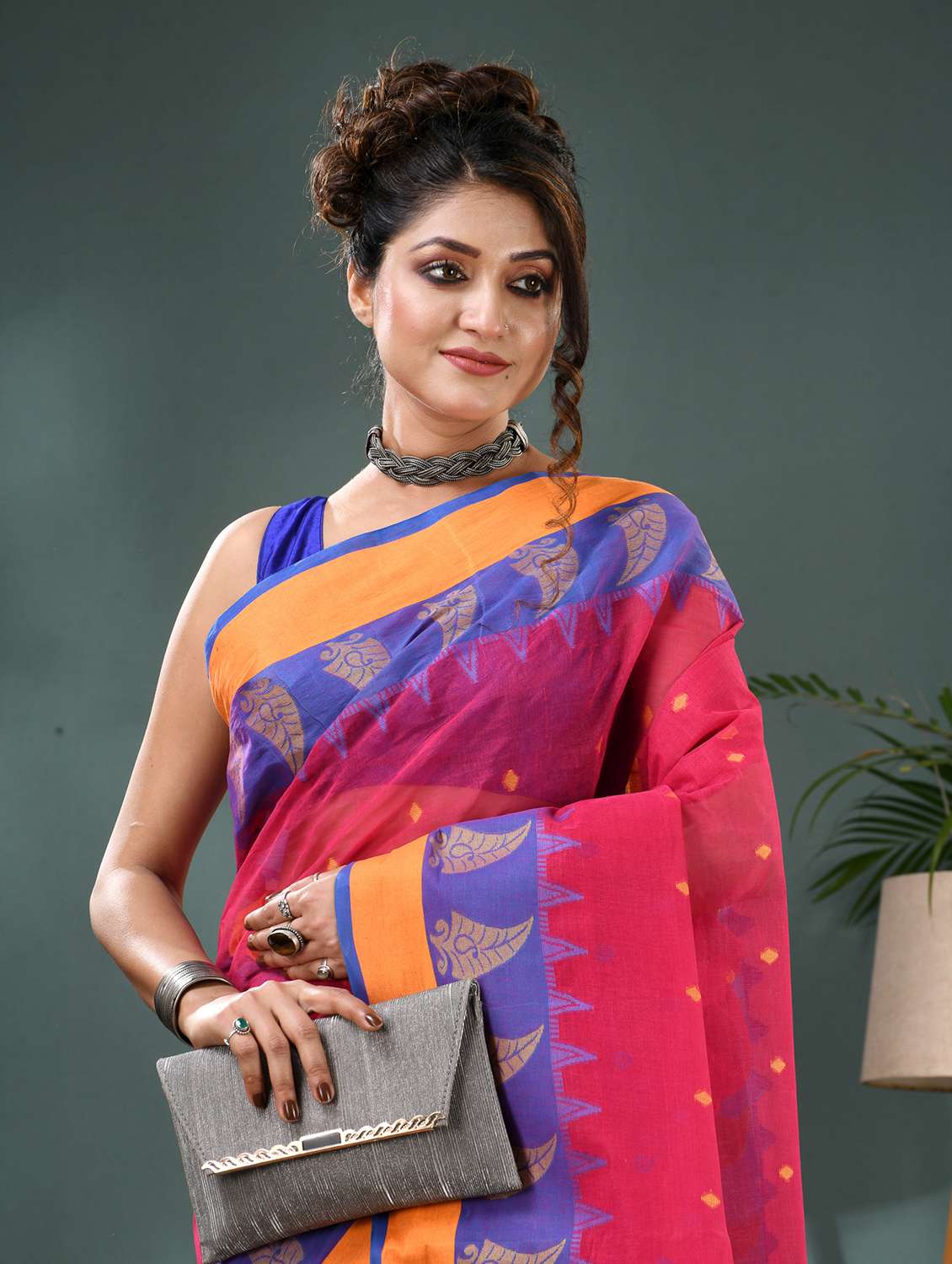 women self design handloom saree - 21986592 - Standard Image - 4