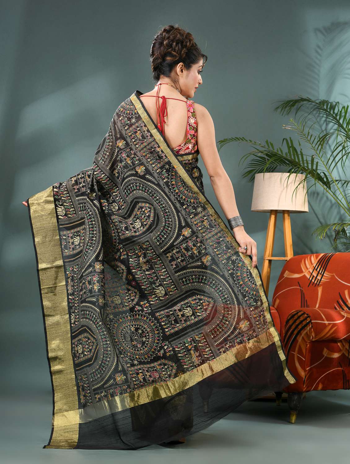 women warli printed bordered saree with blouse - 21986593 -  Standard Image - 4