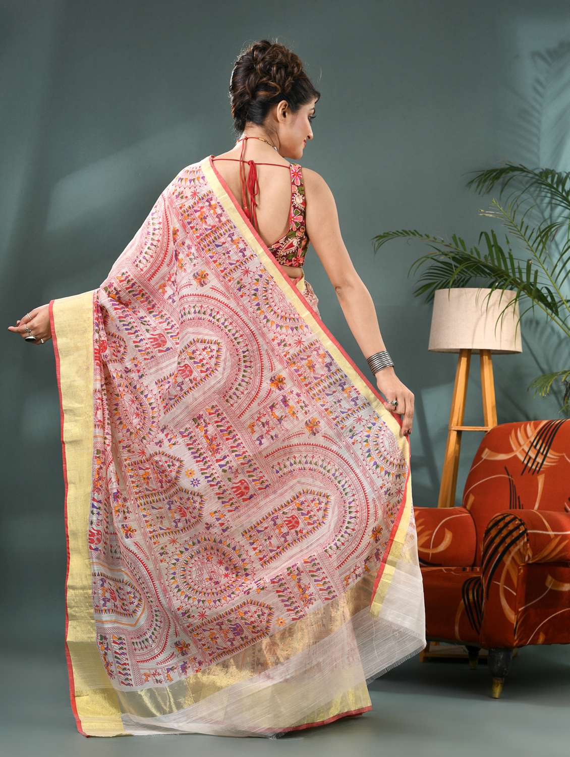 women warli printed bordered saree with blouse - 21986595 - Standard Image - 4