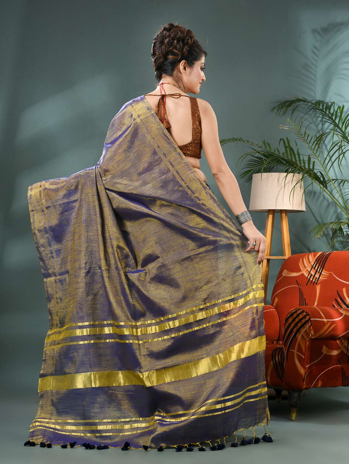 women solid plain saree with blouse - 21986598 - Standard Image - 4