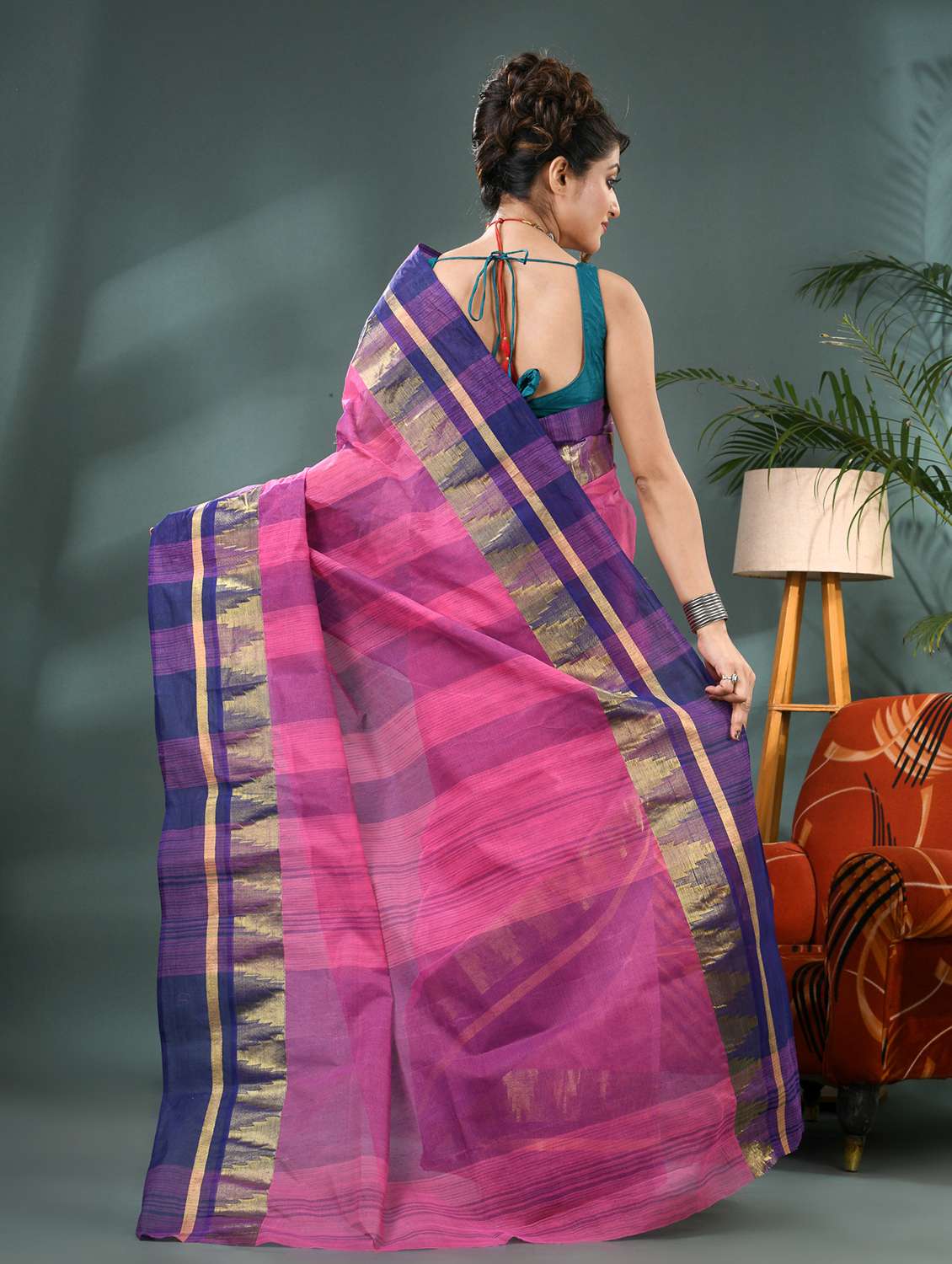 women self design tant saree - 21986604 - Standard Image - 4