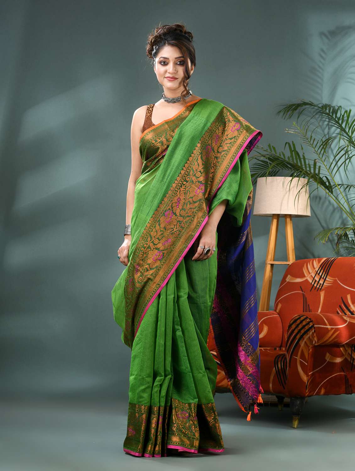 women solid with bordered saree with blouse - 21986612 -  Standard Image - 1