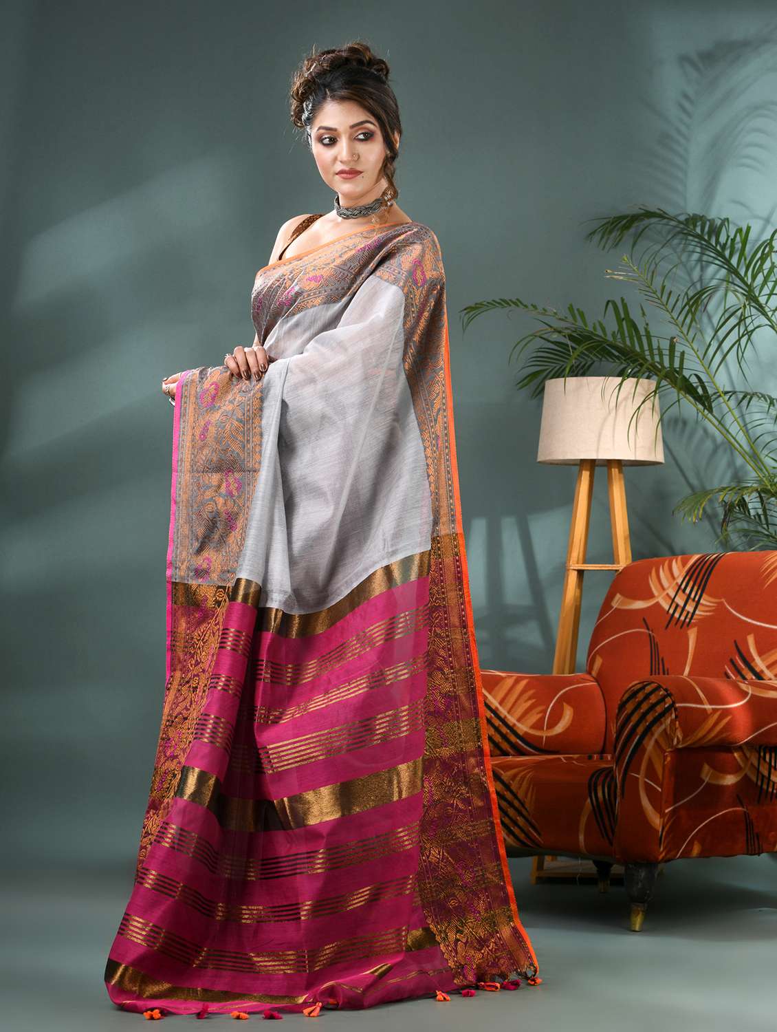 women solid with bordered saree with blouse - 21986614 -  Standard Image - 1
