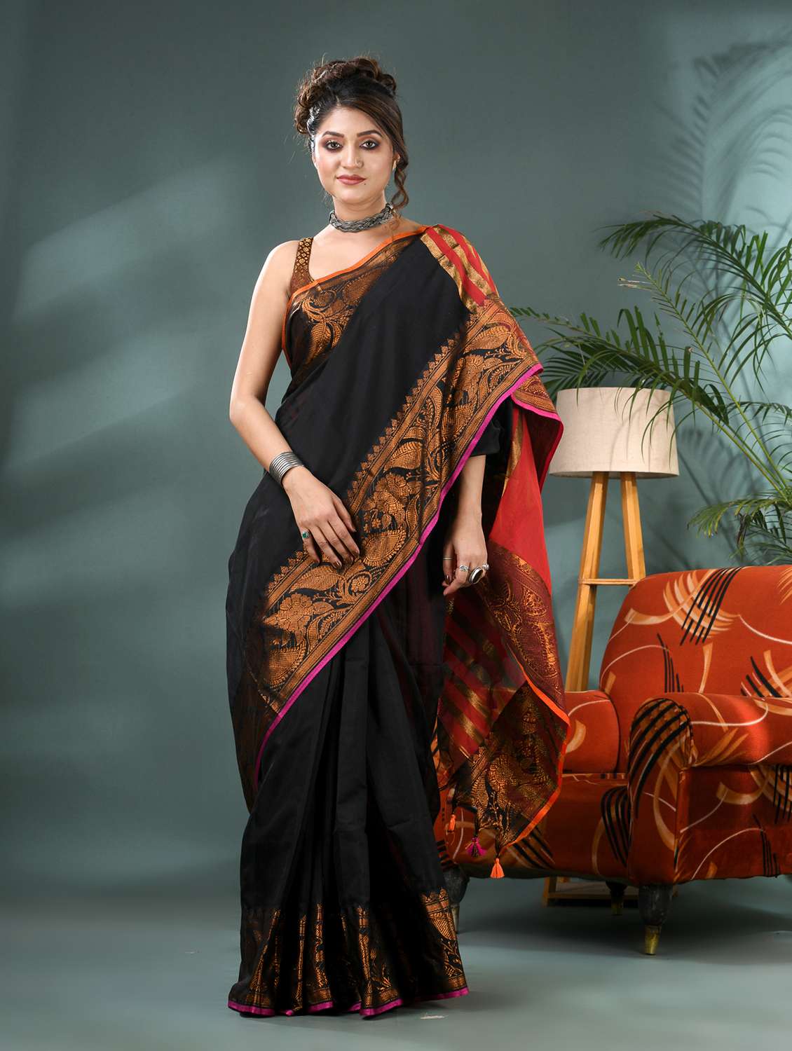 women solid with bordered saree with blouse - 21986615 -  Standard Image - 1