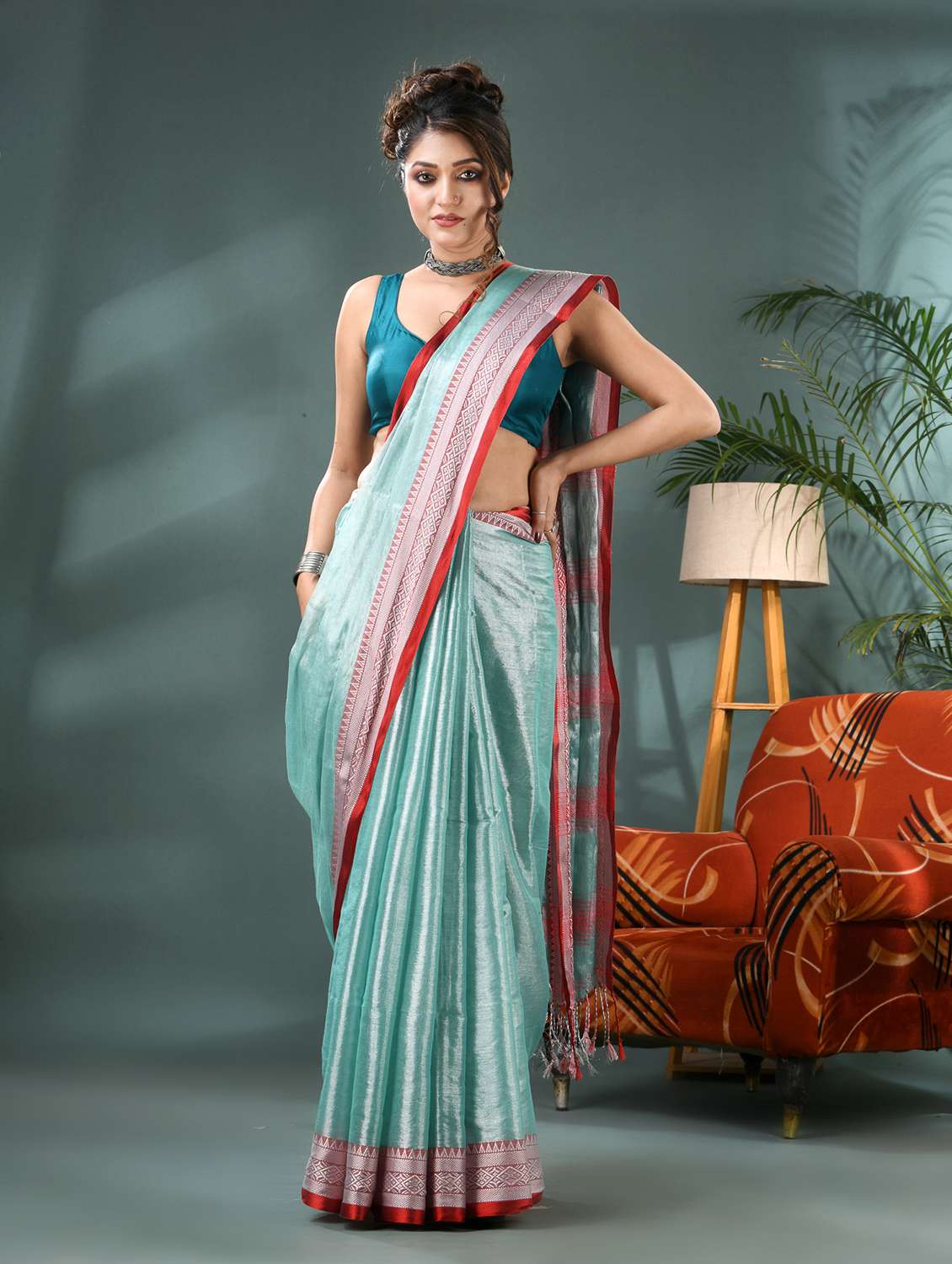 women solid with bordered handloom saree with blouse - 21986619 -  Standard Image - 1