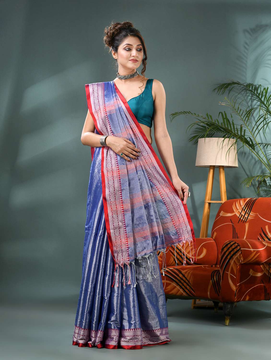women solid with bordered handloom saree with blouse - 21986621 -  Standard Image - 1