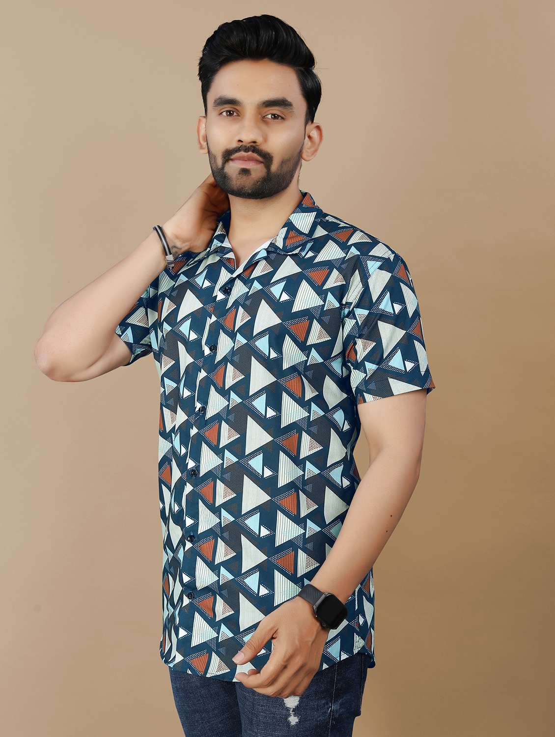 men printed short sleeve collared shirt - 21986773 -  Standard Image - 1