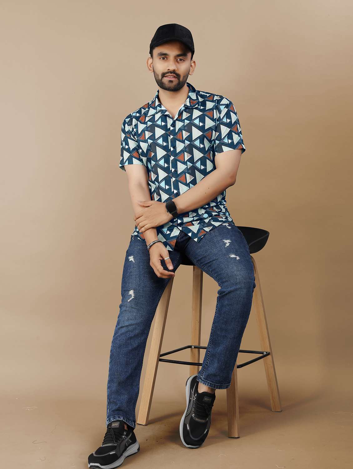 men printed short sleeve collared shirt - 21986773 -  Standard Image - 4