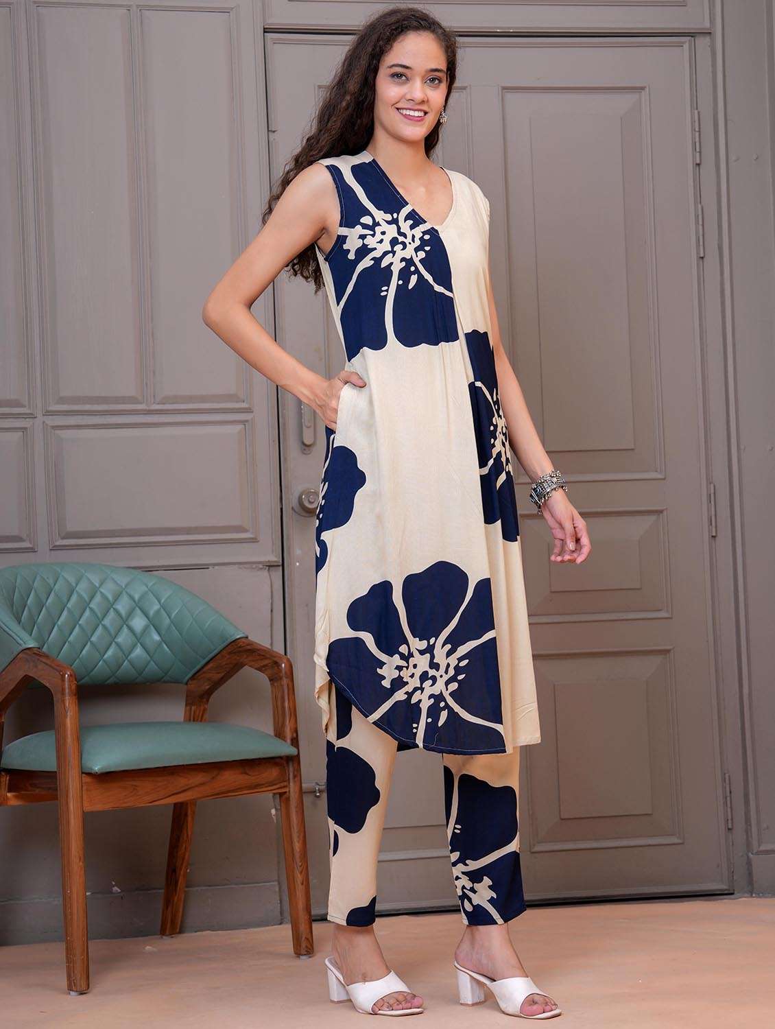 women bandhani print sleeveless kurta and pant set - 21986792 -  Standard Image - 1