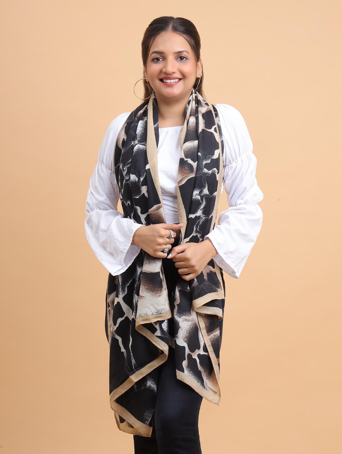 women abstract print viscose scarf   - 21986812 -  Standard Image - 1