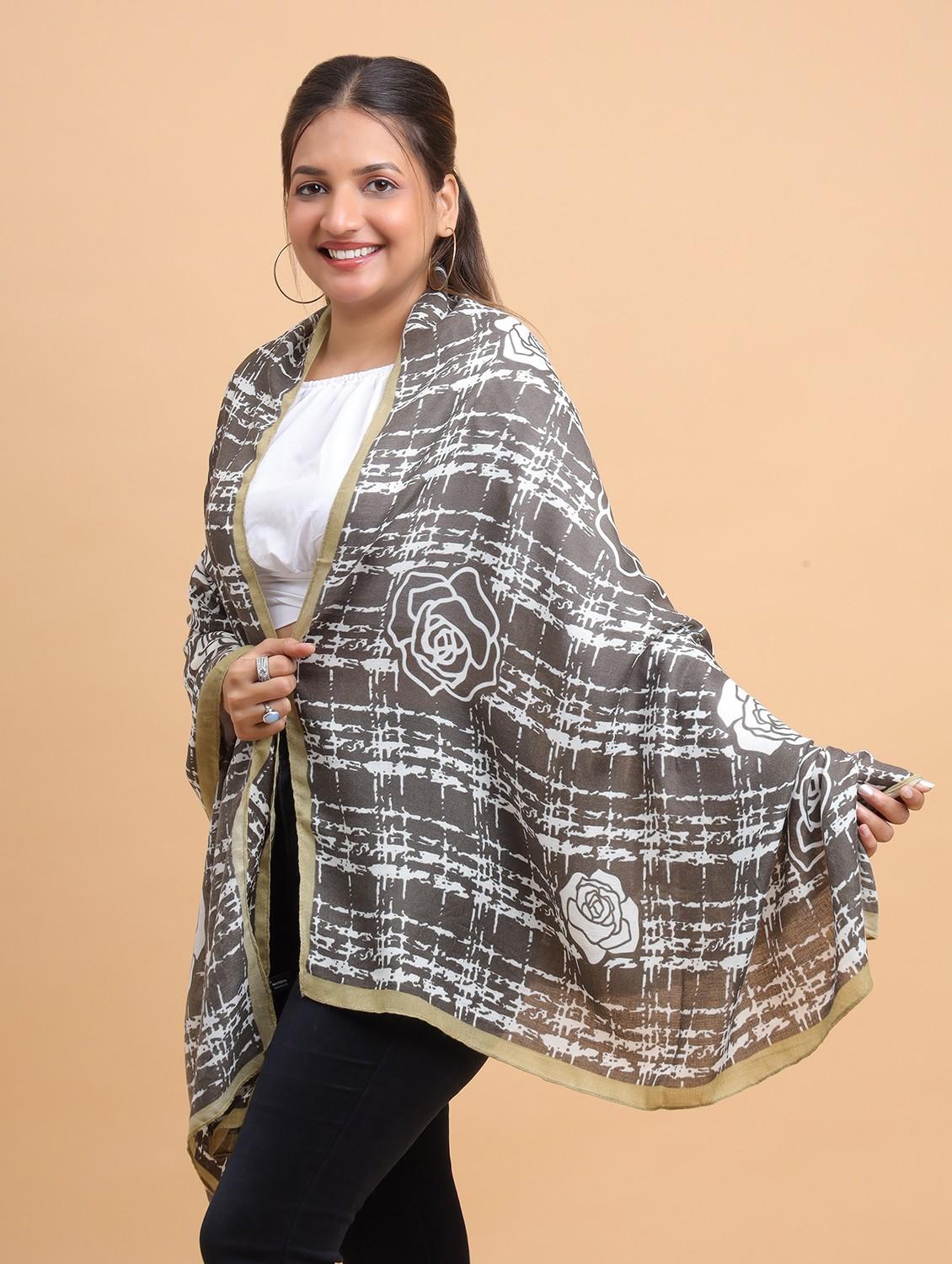 women printed viscose scarf   - 21986814 -  Standard Image - 1