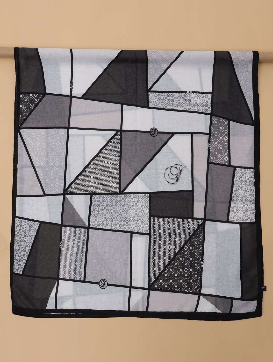 women geometric print viscose scarf   - 21986816 -  Standard Image - 6