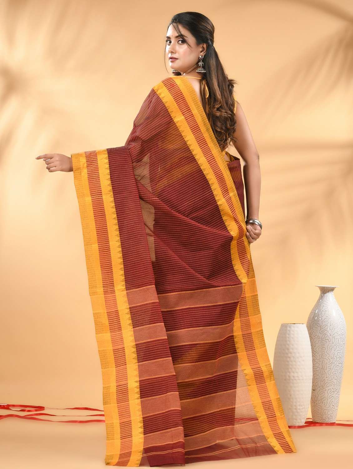 women striped tant saree - 21986922 -  Standard Image - 1