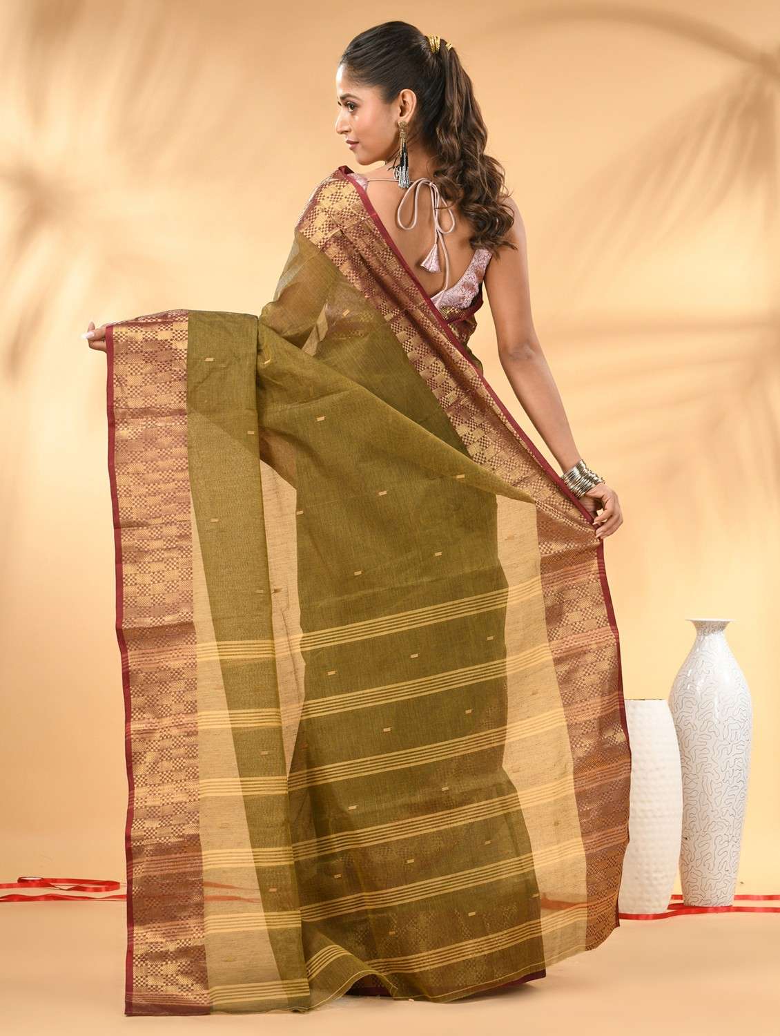 women self design tant saree - 21986935 -  Standard Image - 1