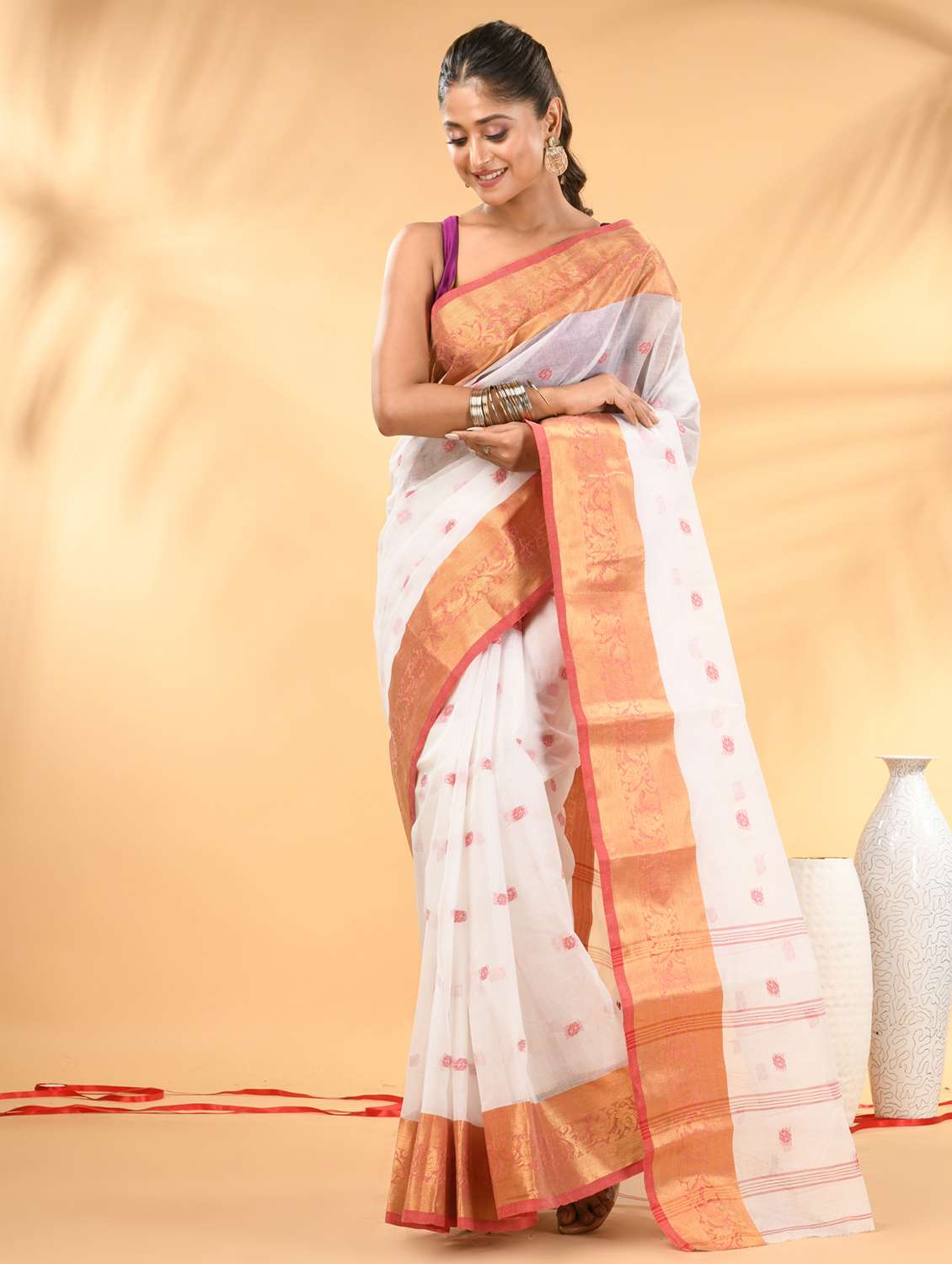 women self design tant saree - 21986937 -  Standard Image - 1