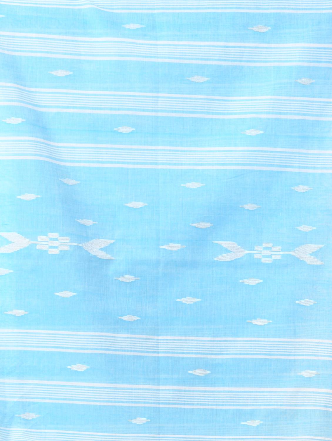 women striped handloom saree with blouse - 21986951 - Standard Image - 4
