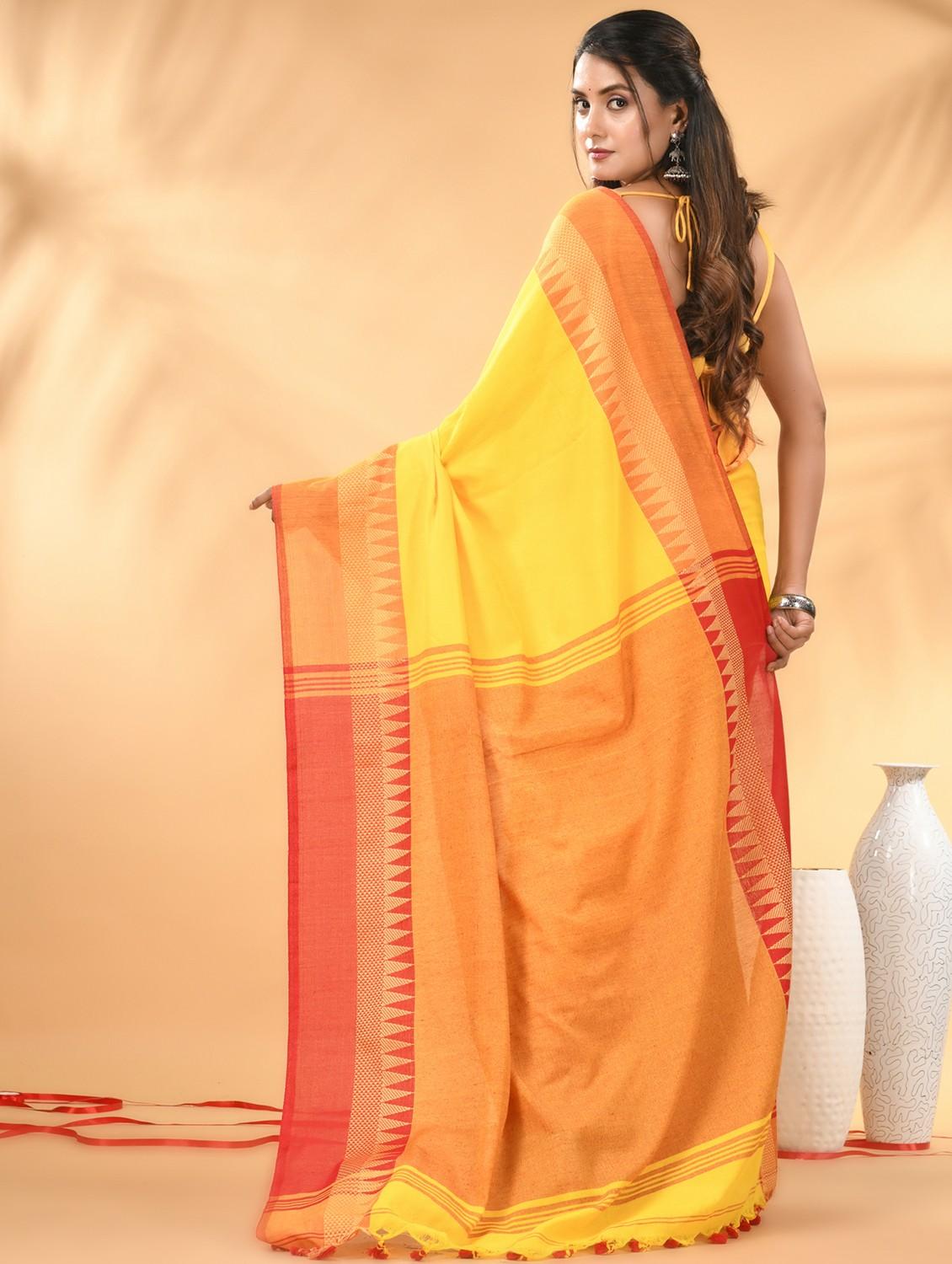 women solid with bordered handloom saree with blouse - 21986966 -  Standard Image - 1