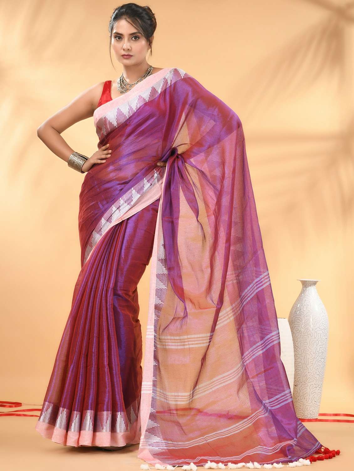 women solid with bordered handloom saree with blouse