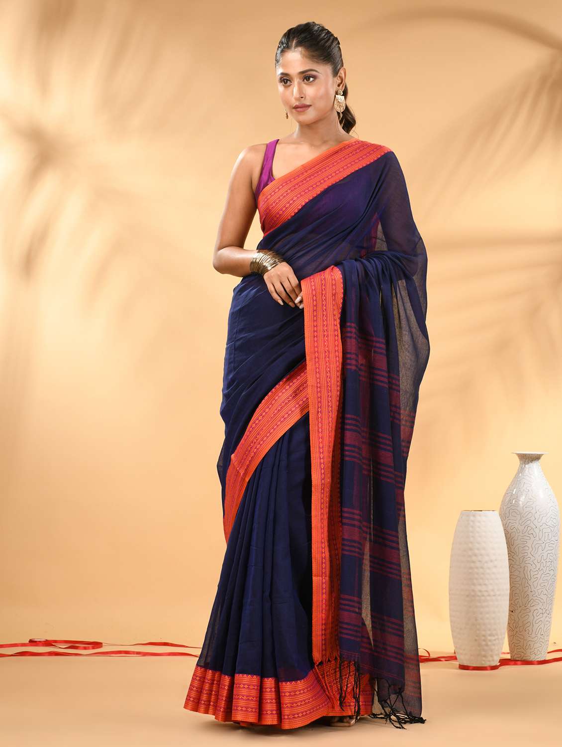 women solid with bordered handloom saree with blouse