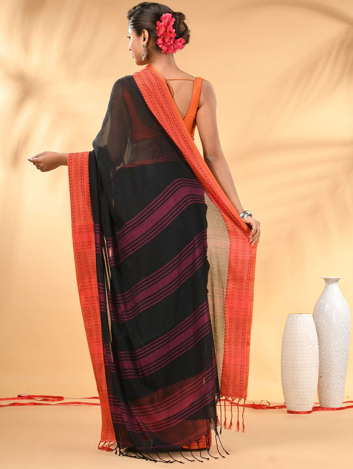 women solid with bordered handloom saree with blouse - 21986981 -  Standard Image - 1