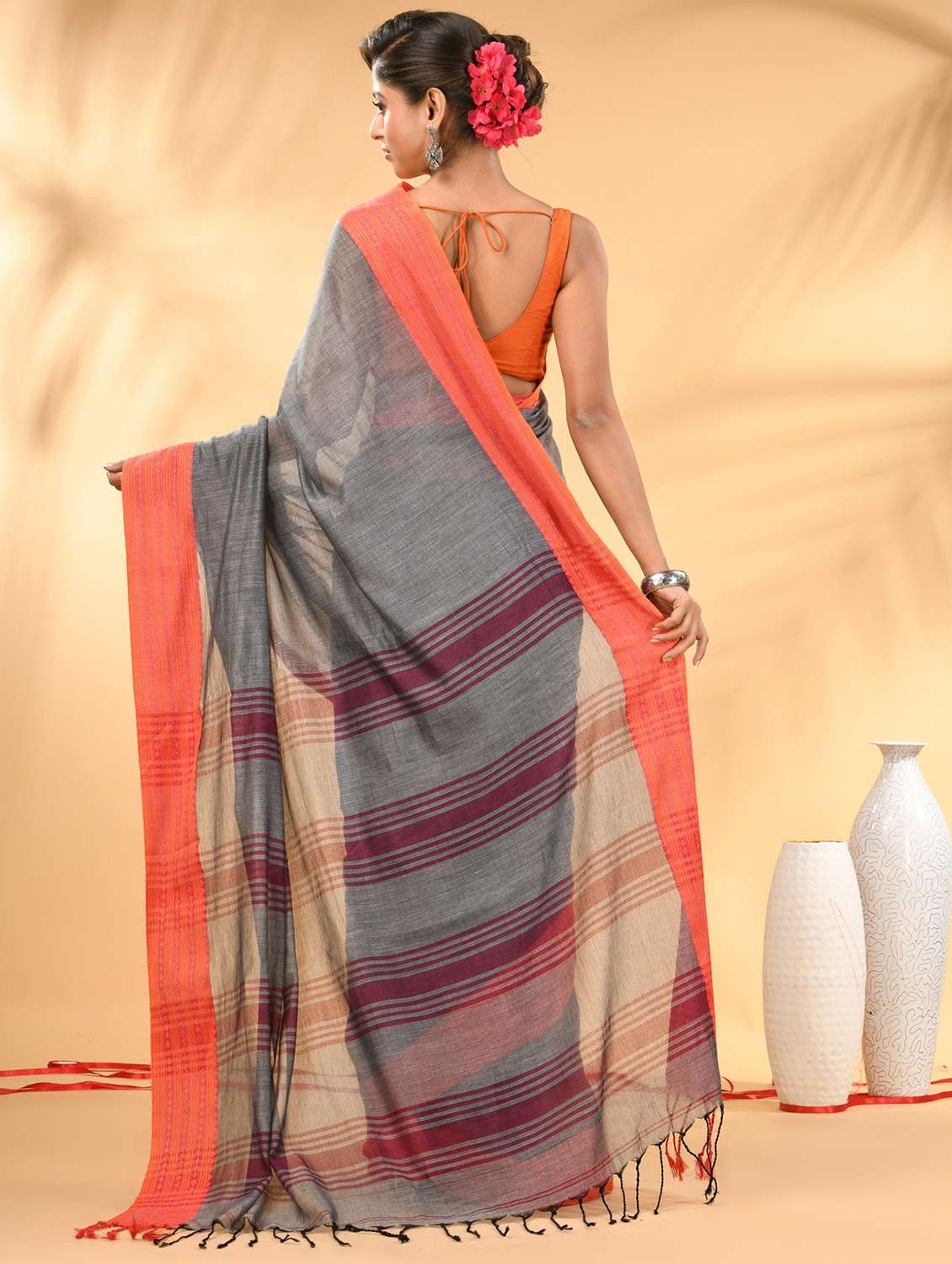 women solid with bordered handloom saree with blouse - 21986982 -  Standard Image - 1