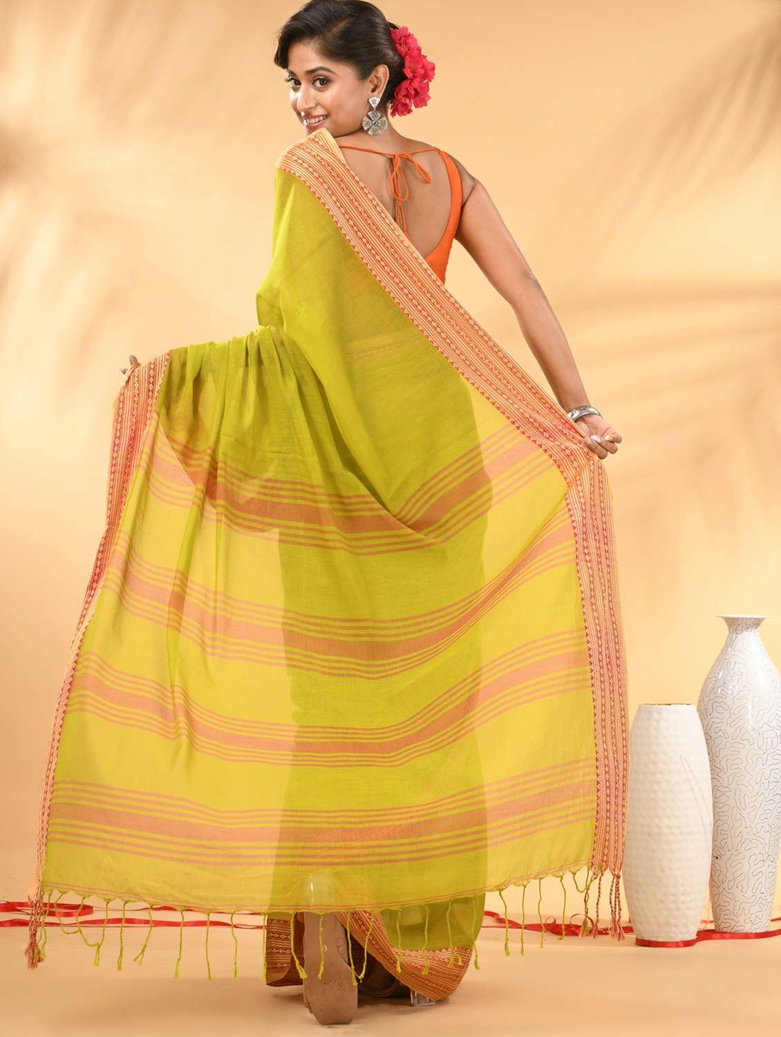 women solid with bordered handloom saree with blouse - 21986984 -  Standard Image - 1